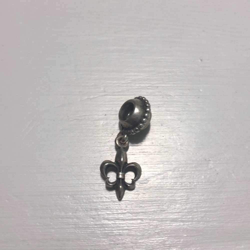 Pandora fleur de lis